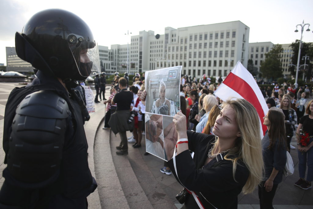 Λευκορωσία: Χιλιάδες γυναίκες διαδήλωσαν κατά του Λουκασένκο (Video)