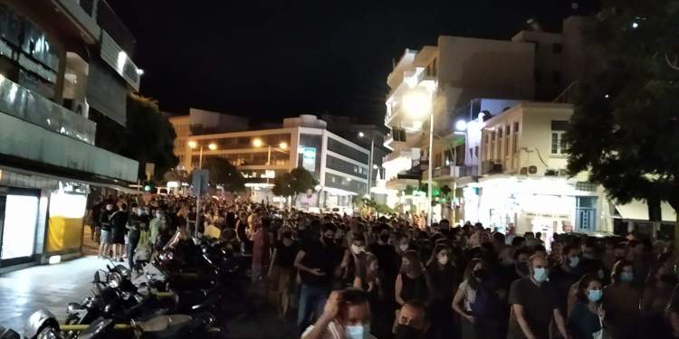 Χανιά: Χιλιάδες διαδήλωσαν κατά της καταστολής και της εκκένωσης της Rosa Nera (Photos+Video)