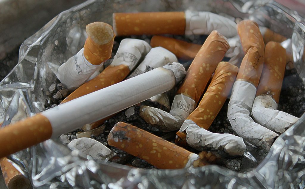 Μεγάλος κίνδυνος πνευμονοπάθειας ή καρκίνου των πνευμόνων ακόμα και για όσους καπνίζουν… λίγο!