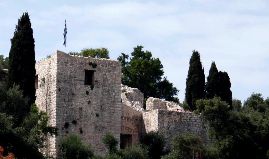 Κέρκυρα: Η Κασσιόπη και το αρχαίο κάστρο των Ανδηγαυών ιπποτών (Video)