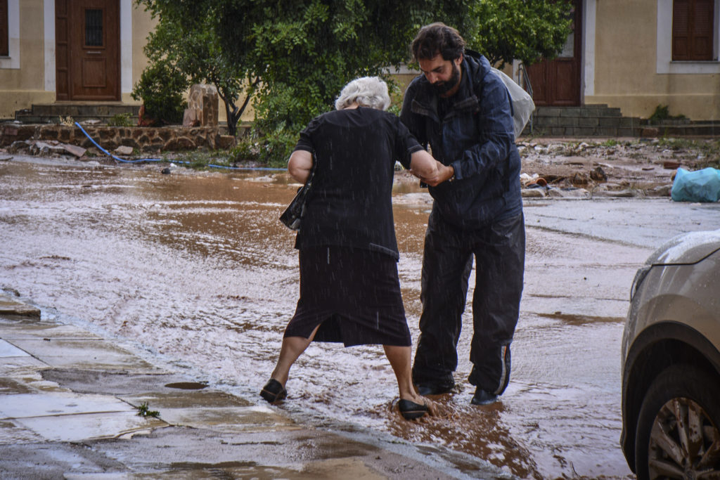 Αναβολή της δίκης για την φονική πλημμύρα στη Μάνδρα – Δεν είχε οριστεί αναπληρωτής δικαστής