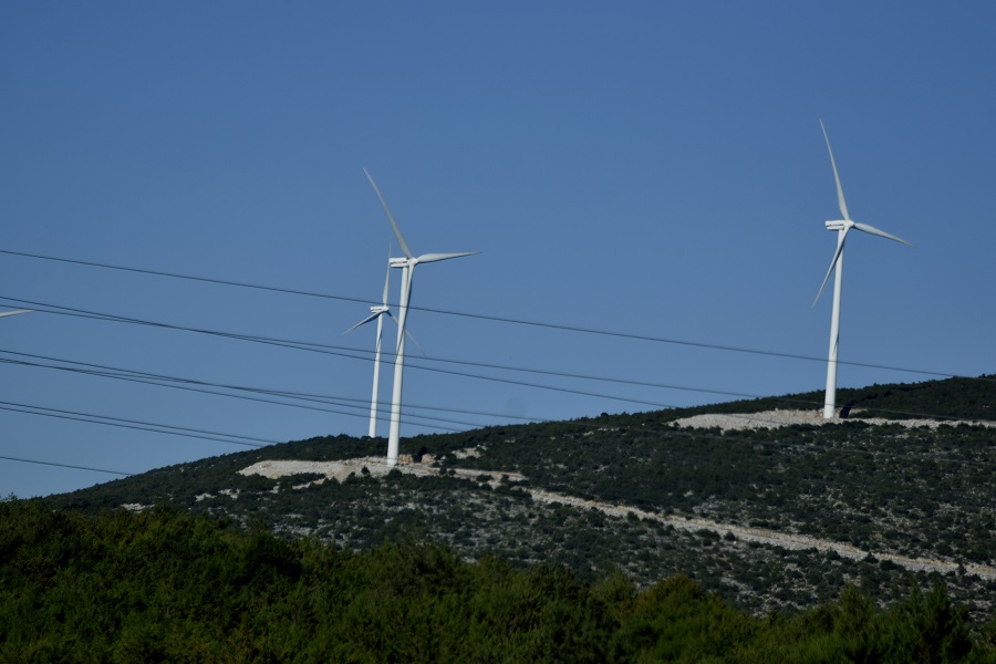 Πρεμούρα με αιολικά πάρκα σε αρχαιολογικό χώρο