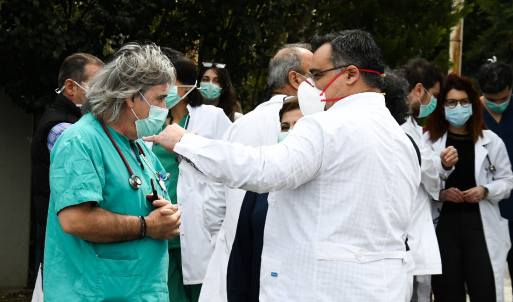 Νοσοκομειακοί γιατροί: «Η φωνή πίσω από τις μάσκες δεν θα σωπάσει»