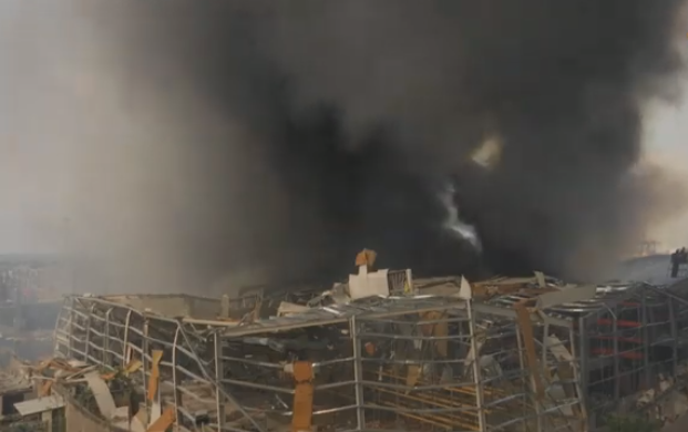 Βηρυτός: Νέα μεγάλη φωτιά στο λιμάνι έναν μήνα μετά τη φονική έκρηξη (Video)