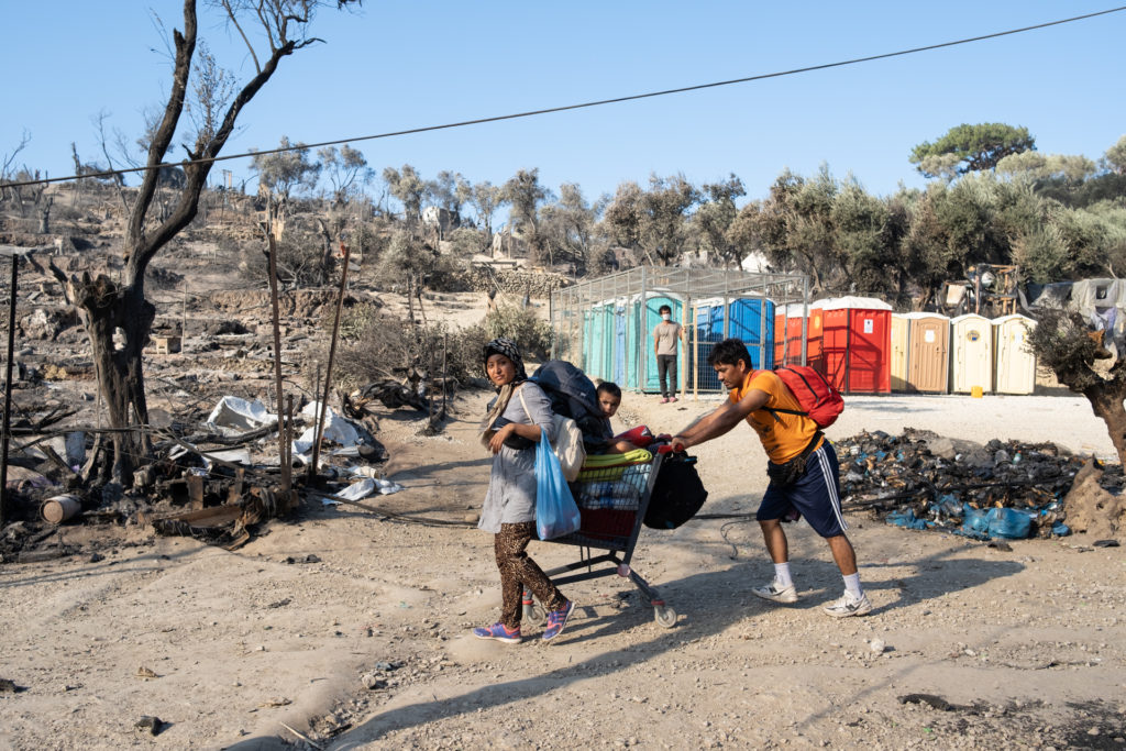 Κομισιόν: Επιπλέον βοήθεια στην Ελλάδα μετά την πυρκαγιά στη Μόρια