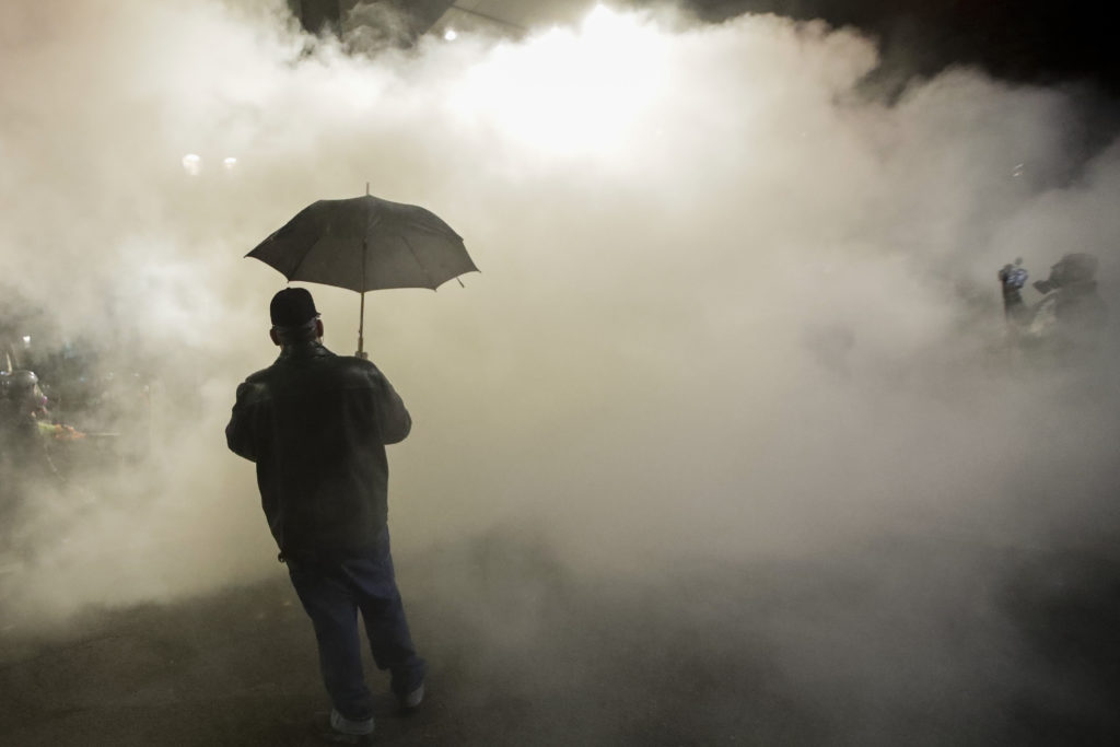 ΗΠΑ: Ο δήμαρχος του Πόρτλαντ απαγόρευσε τη χρήση δακρυγόνων