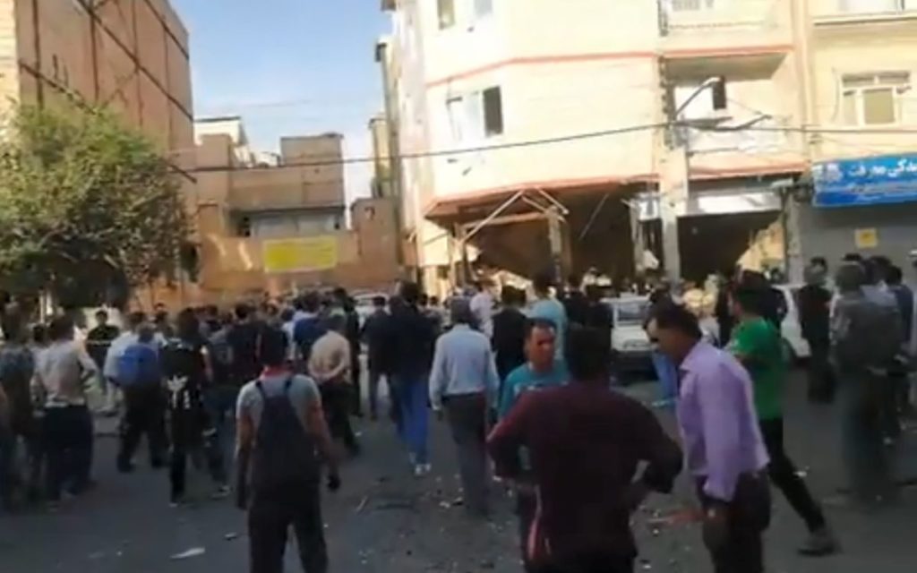 Ισχυρή έκρηξη στην επαρχία της Τεχεράνης – Ένας νεκρός, αρκετοί τραυματίες (Video)