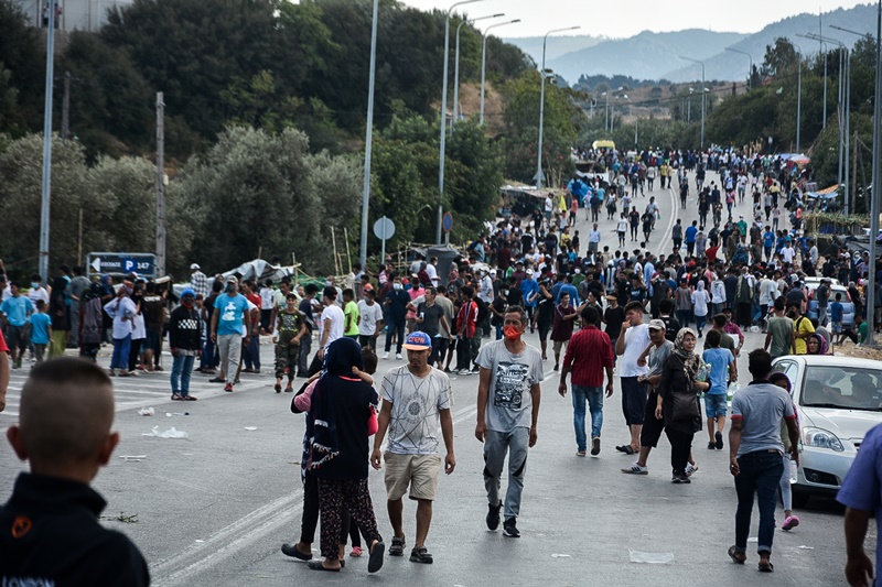 Γκουτέρες προς ΕΕ: Πάρτε τους πρόσφυγες από τη Μόρια