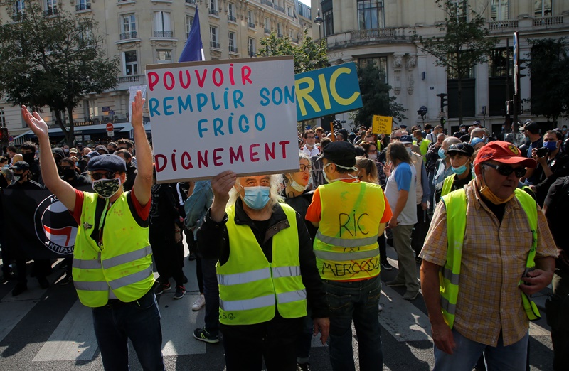 Παρίσι: Ξύλο στη διαδήλωση των Κίτρινων Γιλέκων – 154 συλλήψεις (video)