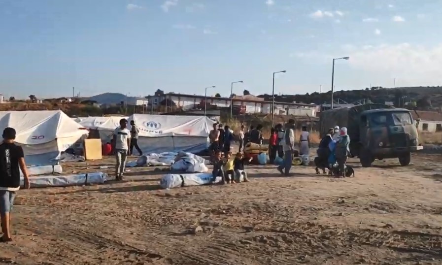 Αυτοψία του Documento στο νέο καταυλισμό προσφύγων στο Πεδίο Βολής της Λέσβου (βίντεο – εικόνες)