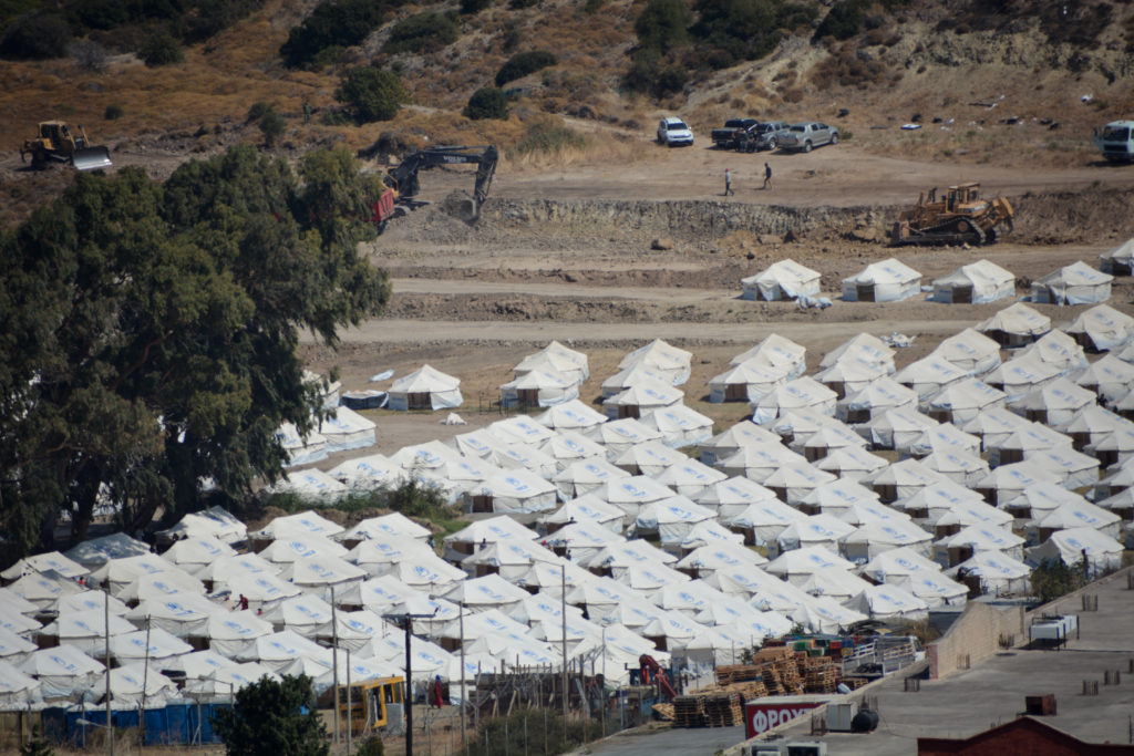 Η Αυστρία αποστέλλει 400 σκηνές πλήρως εξοπλισμένες στη Μόρια