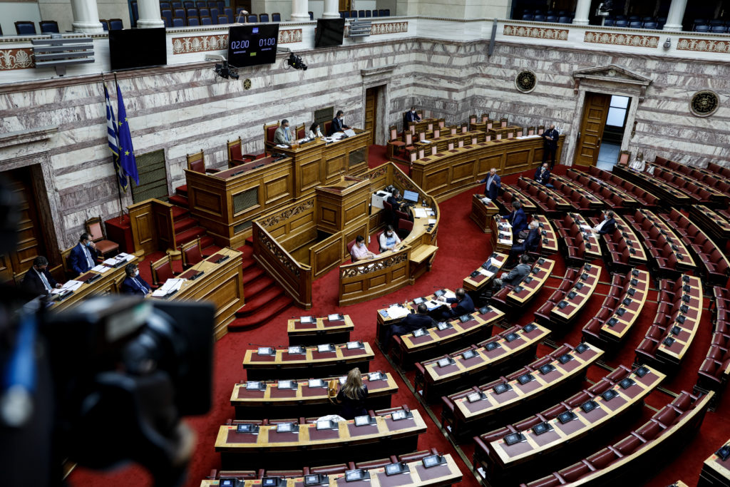 Και την τηρούν και την τιμούν: Στη Βουλή τα μνημόνια κατανόησης με τη Βόρεια Μακεδονία