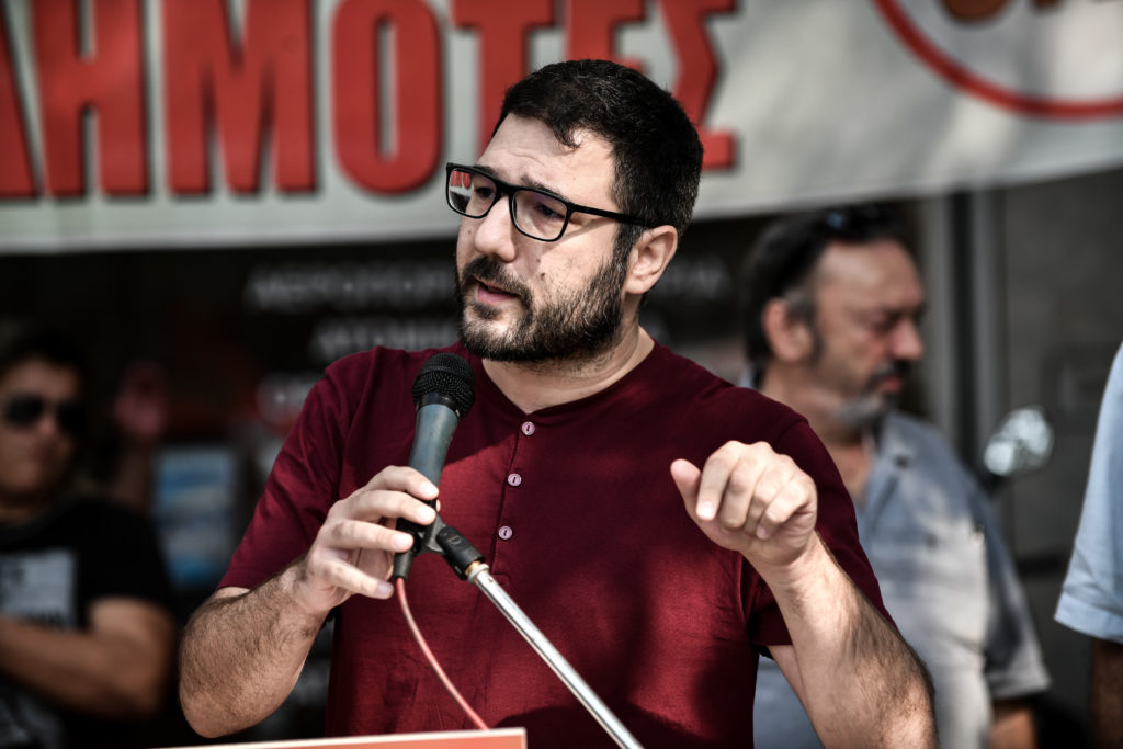 Ηλιόπουλος: Επικίνδυνη για τη δημόσια υγεία η κατάσταση στα σχολεία