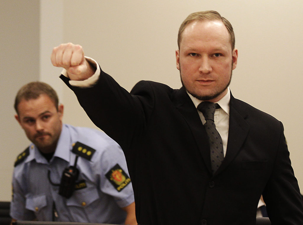 Νορβηγία: Ο κατά συρροήν δολοφόνος Μπράιβικ επιδιώκει να αποφυλακισθεί υπό όρους