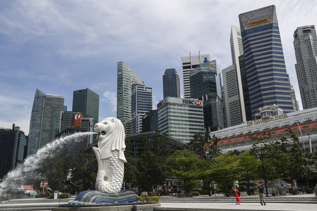 Γιατί η Σιγκαπούρη έχει τη χαμηλότερη στον κόσμο αναλογία θανάτων από κορονοϊό