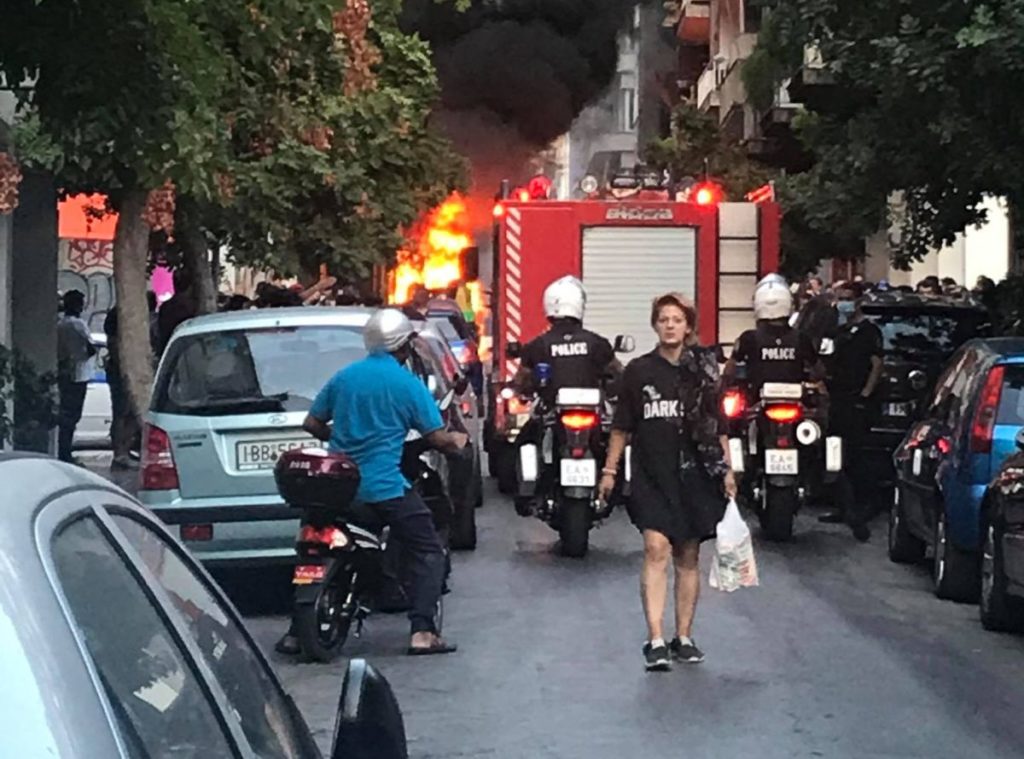 Φωτιά σε βαν στην οδό Σατωβριάνδου (Photos)