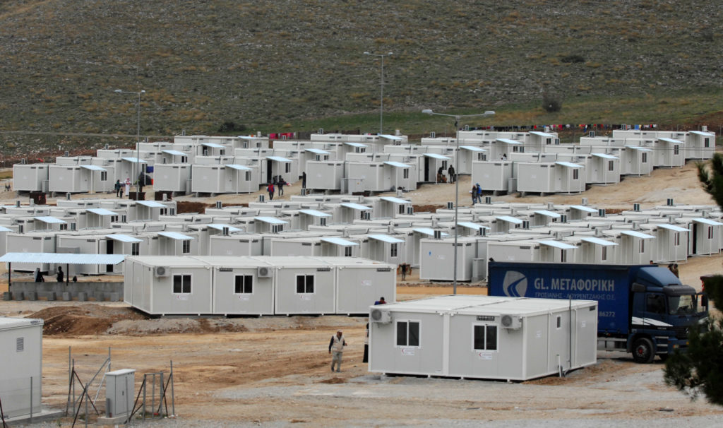 Δέκα κρούσματα κορονοϊού σε δομή προσφύγων στη Λάρισα
