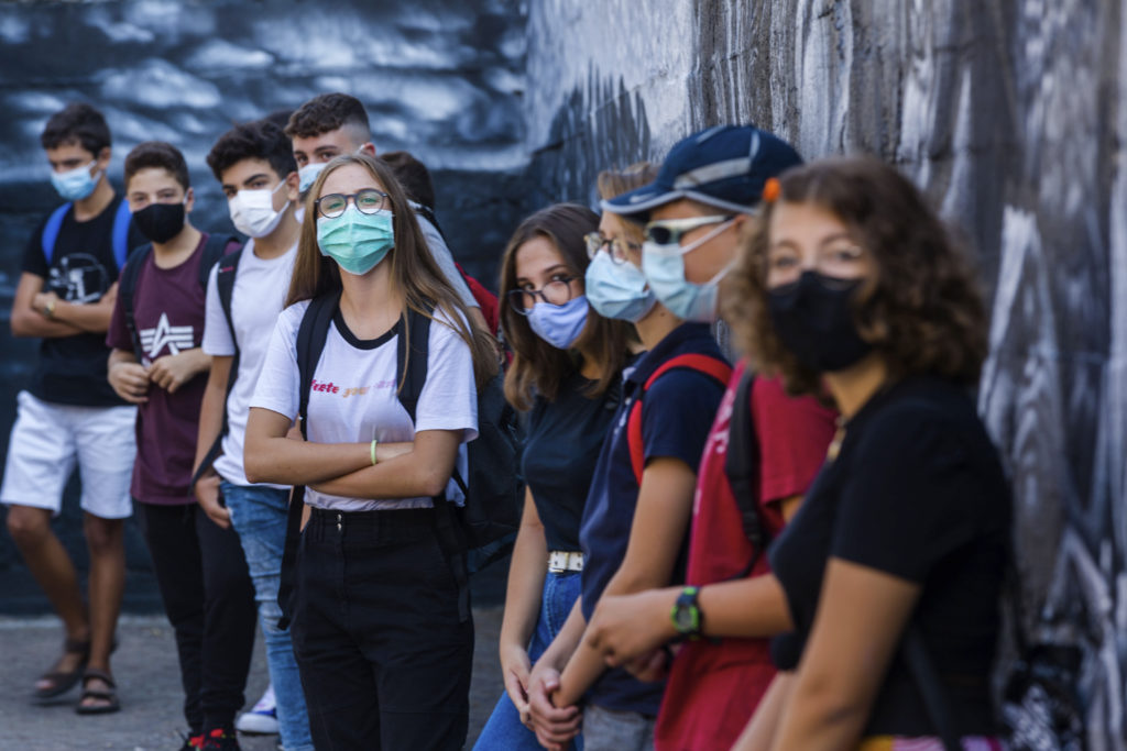 Ιταλία: Σχολείο απαγόρευσε τις μίνι φούστες… λόγω κορονοϊού – Έρευνα από το υπουργείο