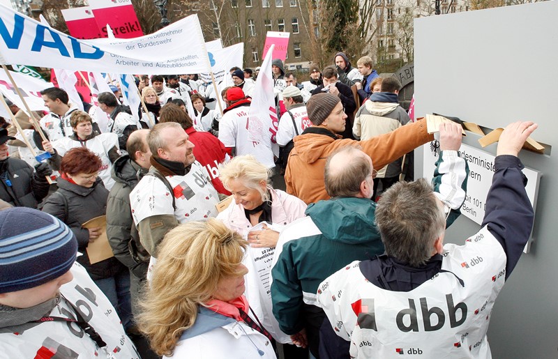 Γερμανία: Απεργιακές κινητοποιήσεις των εργαζομένων στο δημόσιο
