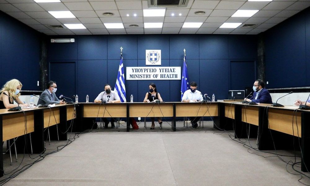 Η κυβέρνηση προσπαθεί να αποφύγει τα οριζόντια μέτρα στην «πορτοκαλί» Αττική, αλλά…