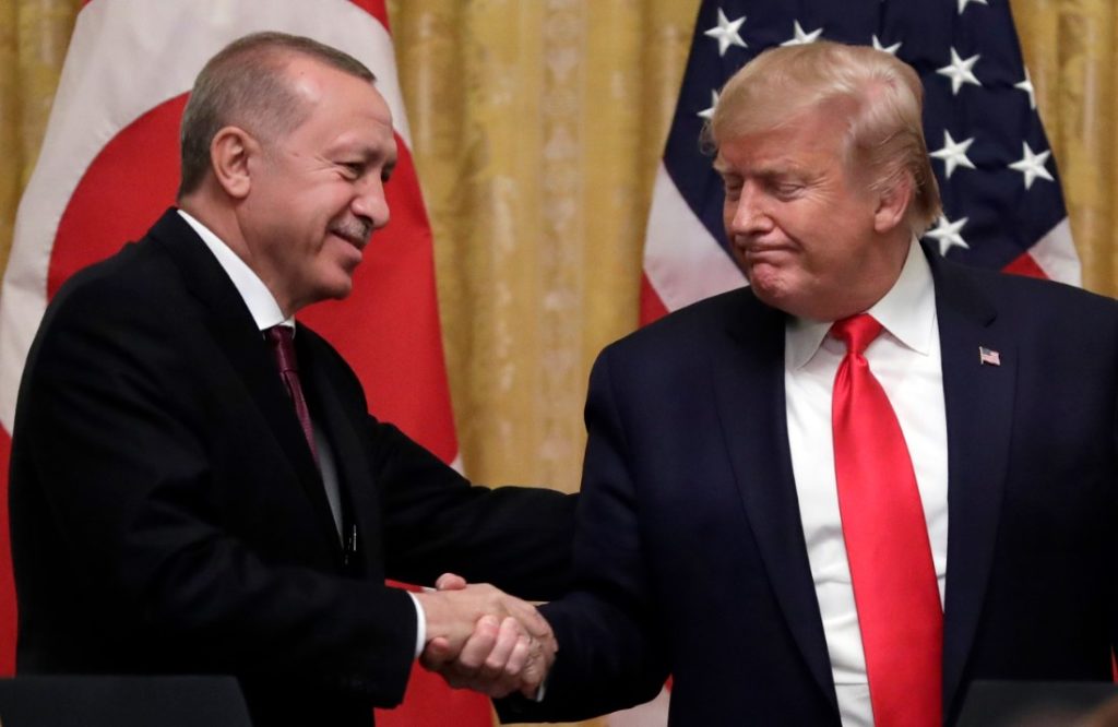 ΗΠΑ: Έντονες πιέσεις να βγουν στη «φόρα» τα έγγραφα για τη σχέση Τραμπ – Ερντογάν