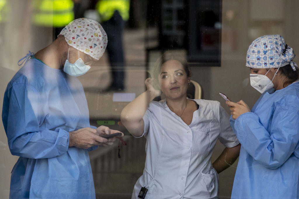 Κορυφαίος Γερμανός λοιμωξιολόγος: Η πανδημία ξεκινά πραγματικά τώρα