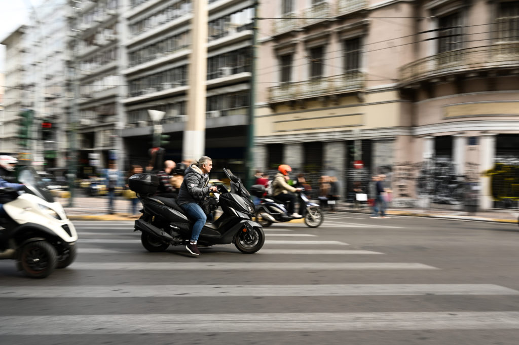 Αλαλούμ με τα διπλώματα οδήγησης και τα δίκυκλα