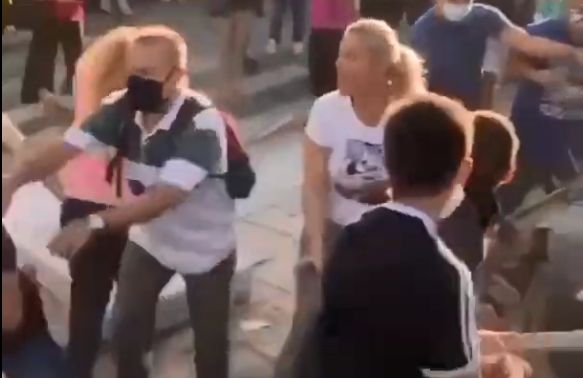 Γονείς χτύπησαν μαθητές για να σπάσουν κατάληψη στον Άλιμο (Video)