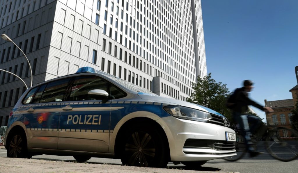Γερμανία: Ακροδεξιοί αστυνομικοί θα δουν το μισθό τους να μειώνεται κατά 50%