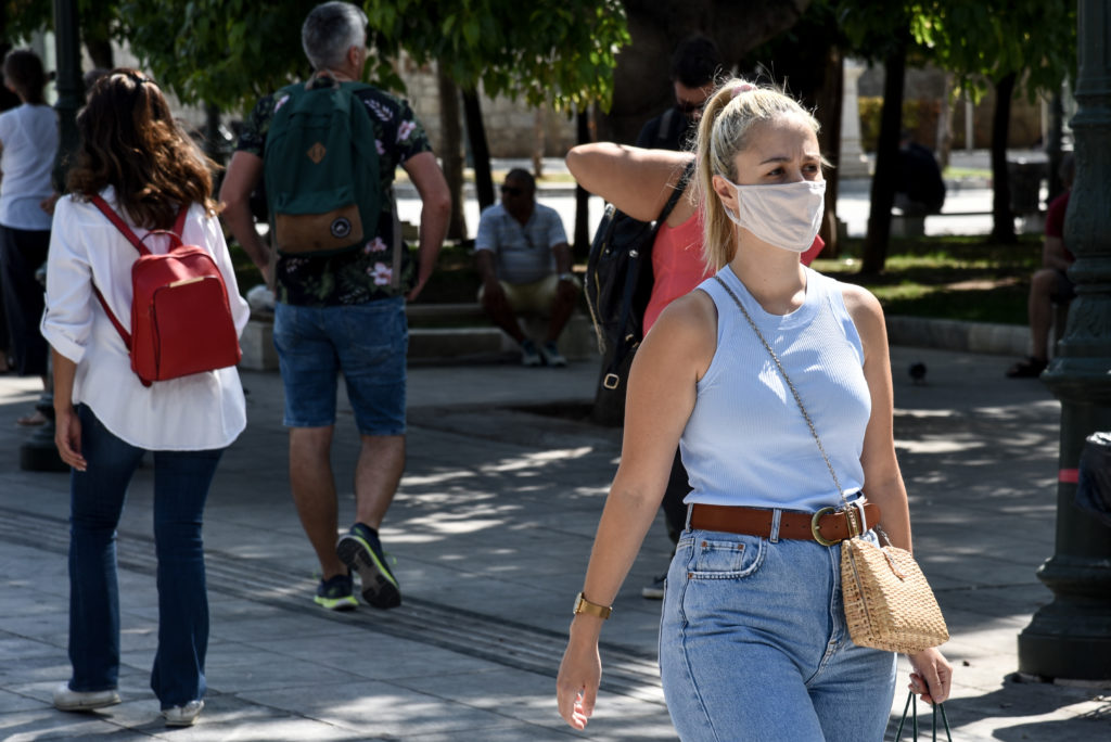 Κορονοϊός: Κατέληξαν τρεις ακόμα ασθενείς, στους 374 οι νεκροί