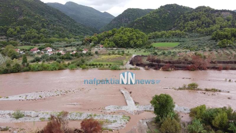 «Φούσκωσε ο Εύηνος και απειλεί τα χωριά της Ναυπακτίας (video – εικόνες)