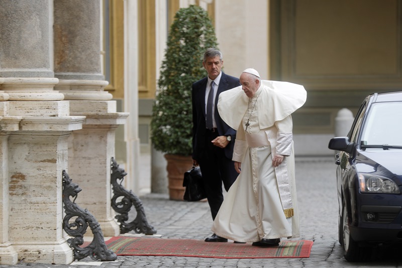 Ο πάπας Φραγκίσκος γυρίζει την πλάτη στον Μάικ Πομπέο, λόγω …Κίνας