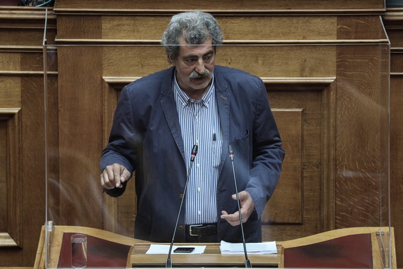 Παύλος Πολάκης: Άμεση συνταγογράφηση του τεστ και μάσκες για όλους