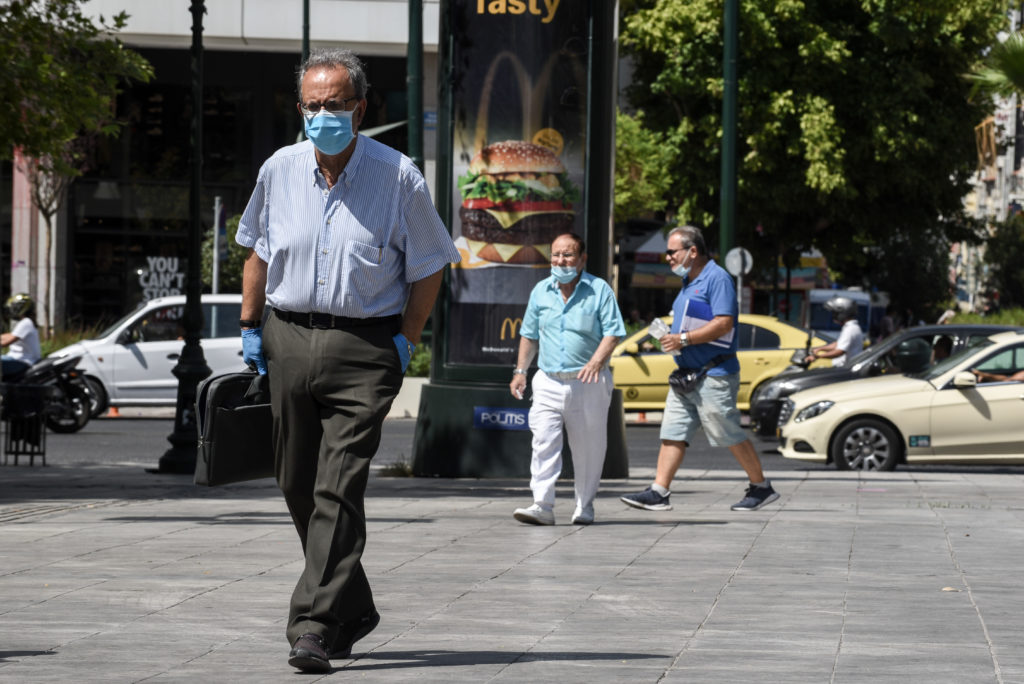 Γώγος: Δεν είναι στο τραπέζι το μέτρο για άτομα άνω των 65