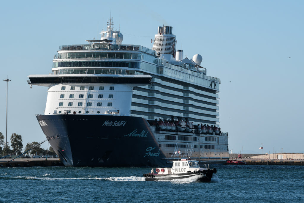 Κρουαζιερόπλοιο Mein Schiff 6: Αρνητικά και τα τεστ του ΕΟΔΥ για τα 12 μέλη του πληρώματος