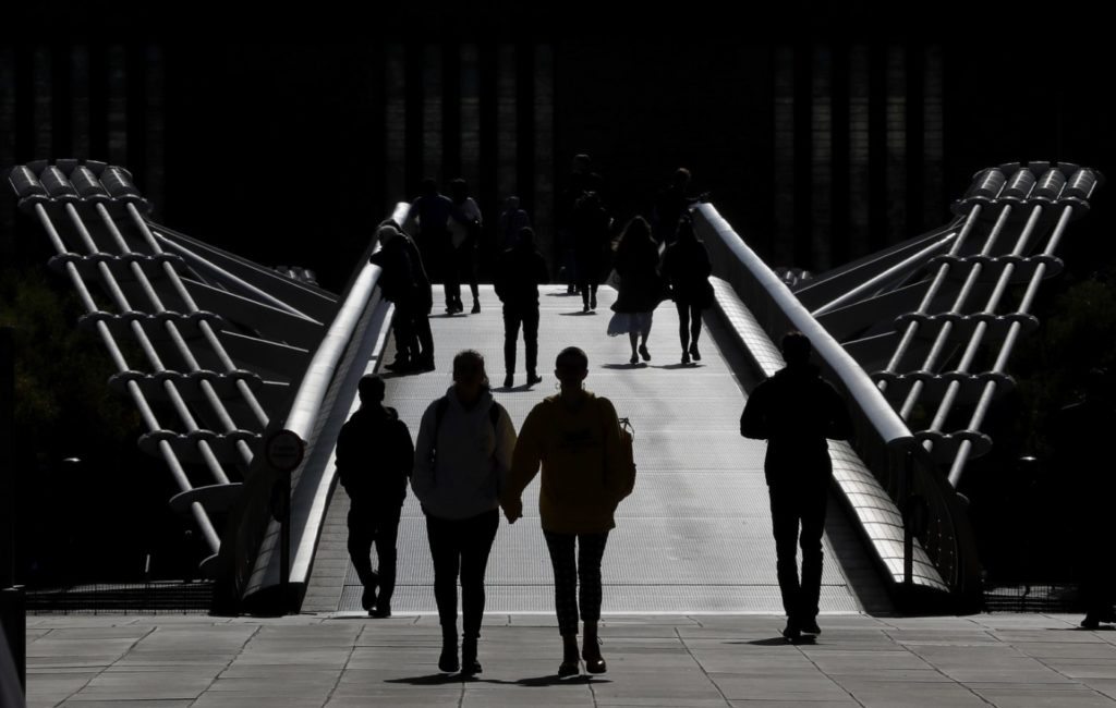 Αρνητικό ρεκόρ ημερήσιων κρουσμάτων στη Βρετανία