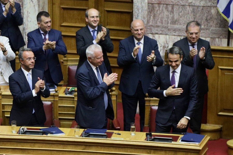 Δυναμική αντιπολίτευση απέναντι σε ψεύδη και μυθοπλασίες