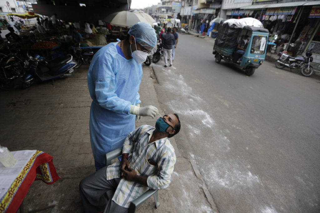 Ινδία: 86.821 νέα κρούσματα κορονοϊού, 1.181 θάνατοι σε 24 ώρες
