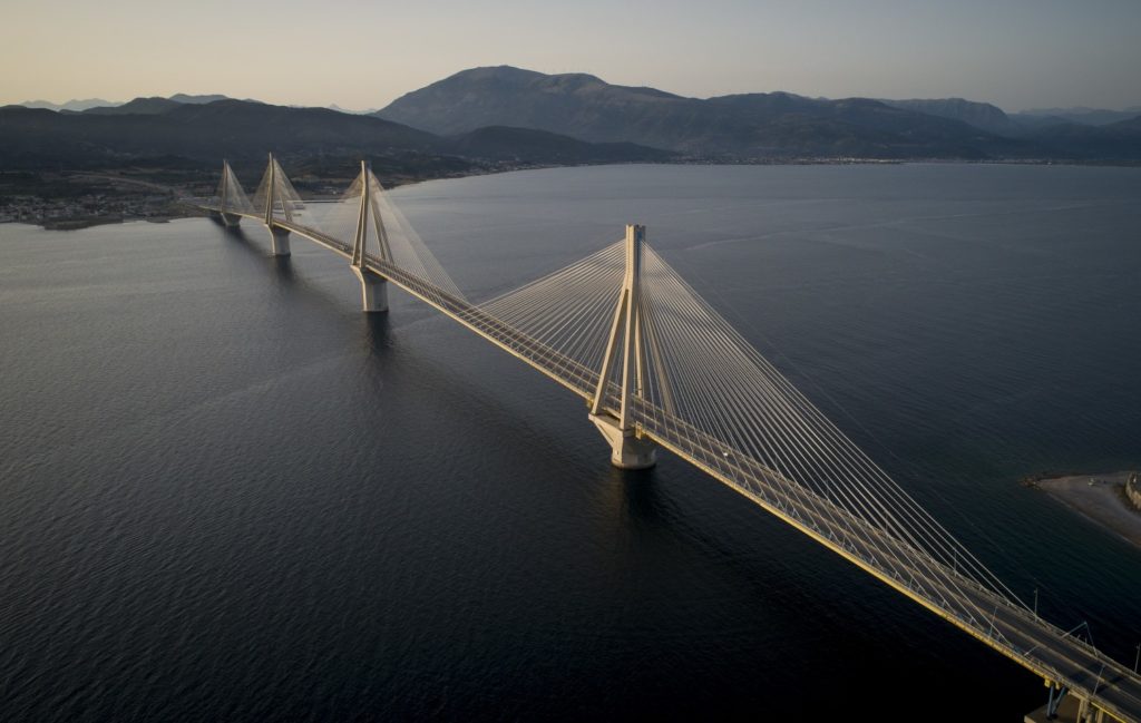 Ταΐζουν ημετέρους με… εκδηλώσεις