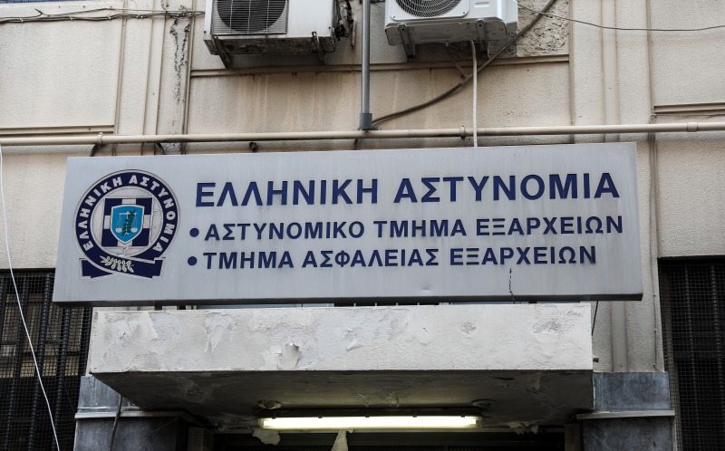 Καταγγελία για αστυνομική βία στο Τμήμα Εξαρχείων