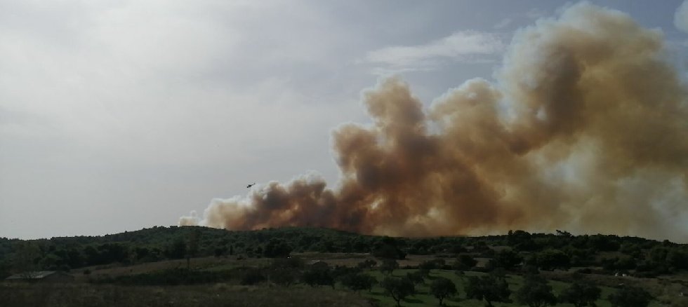 Ζάκυνθος: Μεγάλη φωτιά σε πλήρη εξέλιξη στις Βολίμες (Video)
