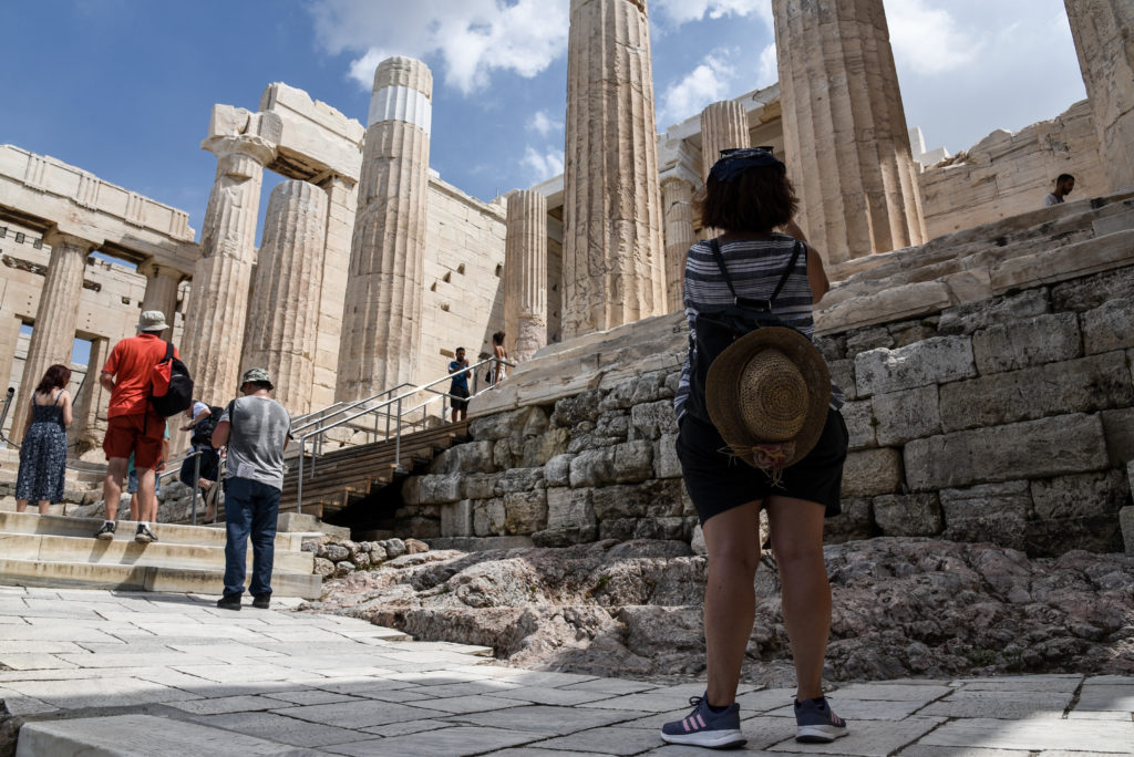 Συντηρητές Αρχαιοτήτων κατά ΥΠΠΟΑ: «Καμιά ενημέρωση» για κρούσμα σε εργαζόμενο του Μουσείου Ακρόπολης