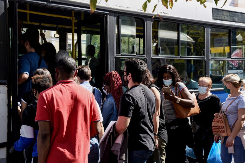 Στην ατομική ευθύνη καταφεύγει ξανά η κυβέρνηση