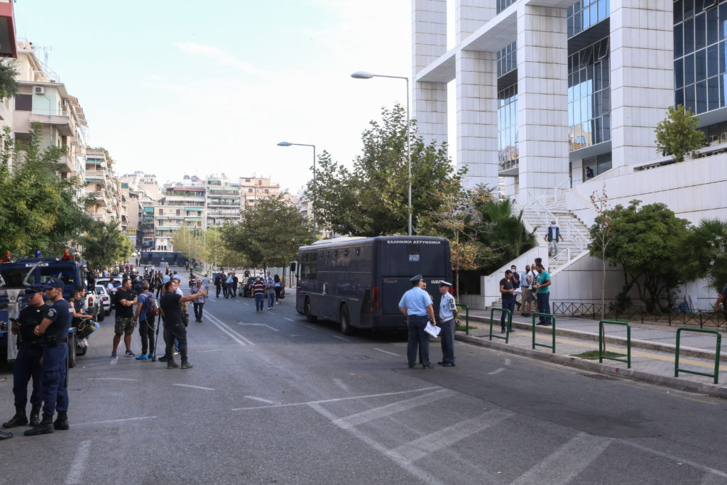 Δέκα προσαγωγές έξω από το Εφετείο ατόμων που πρόσκεινται στη Χρυσή Αυγή