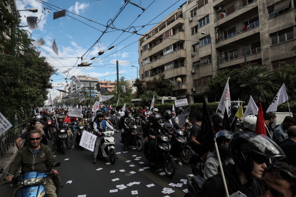 Μεγαλειώδης μοτοπορεία από διανομείς και κούριερ στο κέντρο της Αθήνας (Photos – Video)