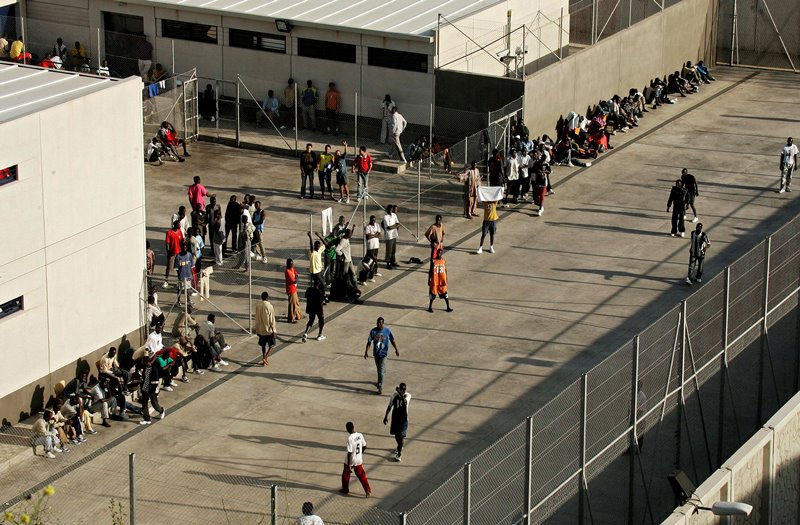 Ισπανία: Πάνω από χίλιοι μετανάστες έφτασαν στα Κανάρια Νησιά