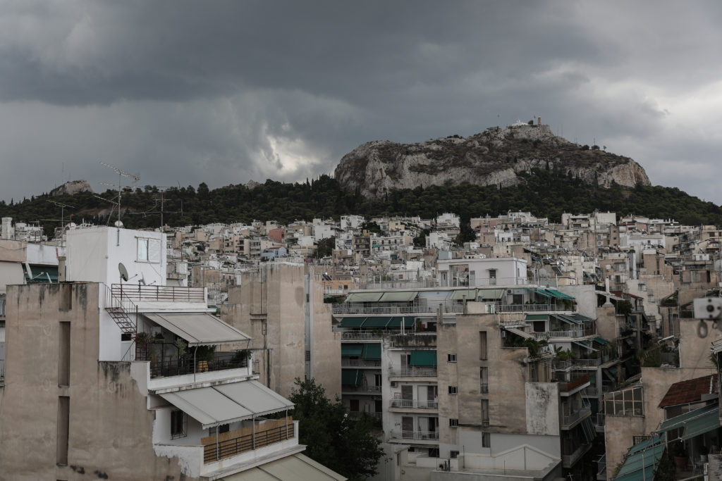 Η κακοκαιρία «χτυπάει» την Αττική – Πλημμύρες σε Κέρκυρα και Κεφαλονιά (Photos – Video)