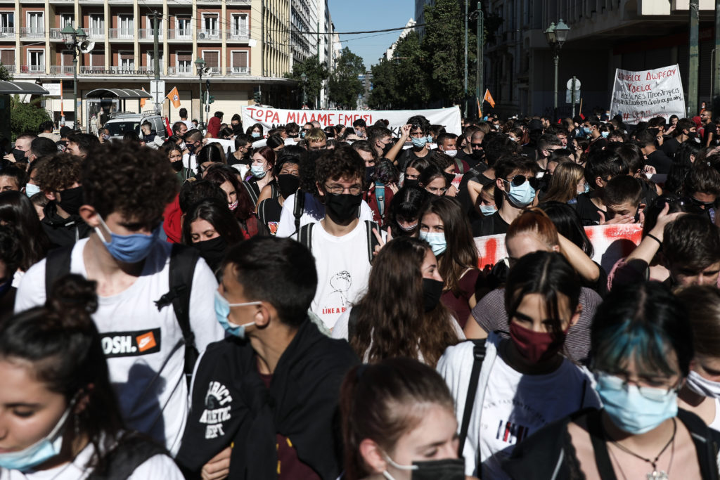 Οι μαθητές διαδηλώνουν και η κυβέρνηση, μέσω των ΜΑΤ, κάνει επίδειξη δύναμης με καταστολή