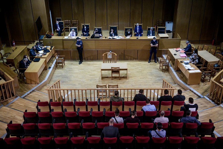 Δίκη Χρυσής Αυγής: Παρακαλάνε για αναστολές με απίστευτες δικαιολογίες – Συνεχίζεται τη Δευτέρα η συνεδρίαση