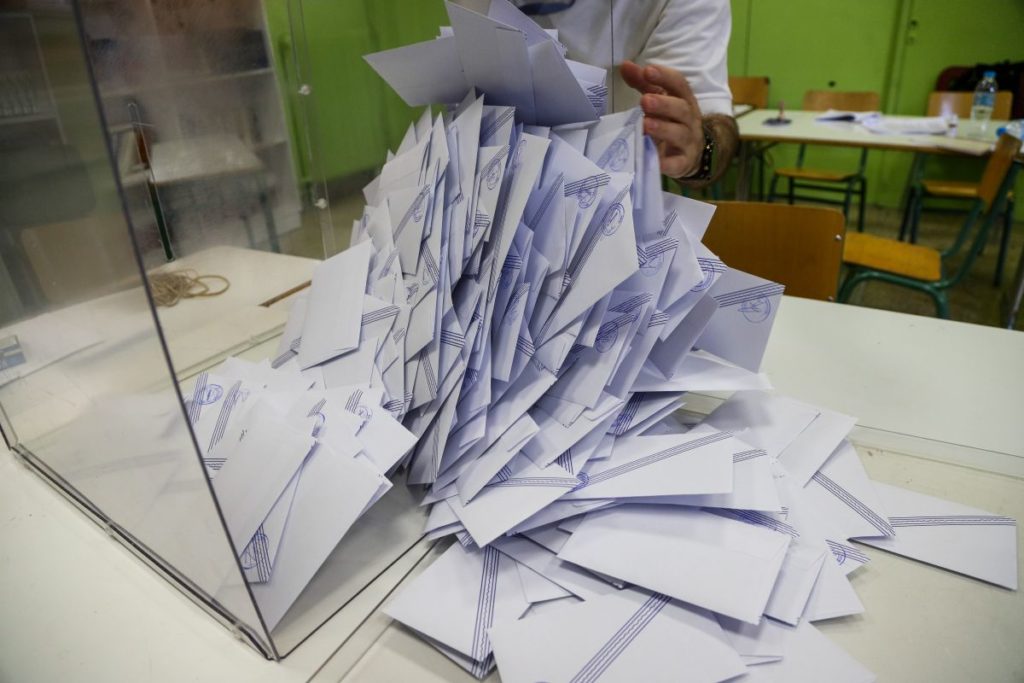 Στο μικροσκόπιο των κομμάτων, οι ειδικοί εκλογικοί κατάλογοι ψηφοφόρων εξωτερικού